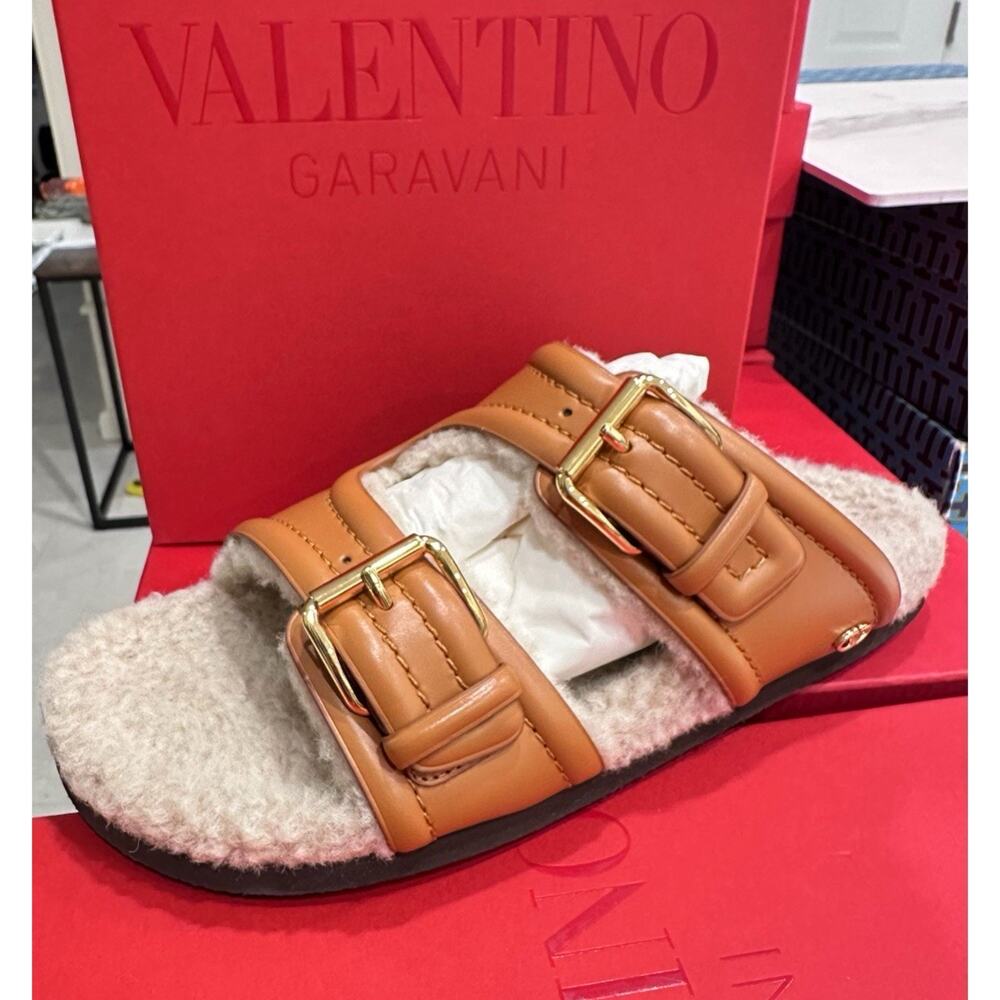 Valentino Garavani Buckle Slide Sandals EU 39 Almond Beige Shearling NWT